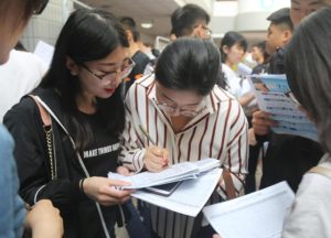 预估2024年大学生就业情况如何（2023年毕业生预计达1158万人）-小默在职场