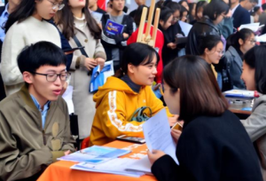 错过了就吃亏了！校招与社招差距很大，应届生要把握机会！-小默在职场