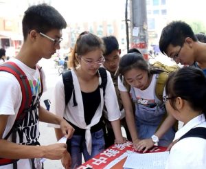 大学毕业找工作，“社招”和“校招”该如何选择，幸亏当时选对了-小默在职场