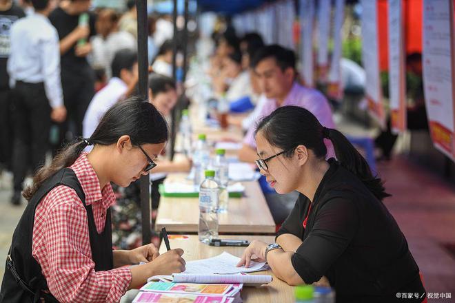 校招和社招究竟哪个好？大学生慎重选择，许多毕业生直言非常后悔插图