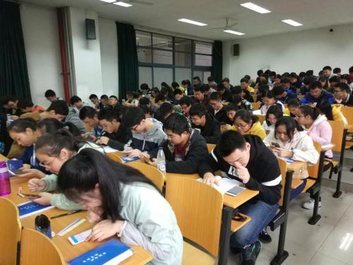 大学考试与高中考试差别有多大？大一新生及早了解，避免挂科！插图5