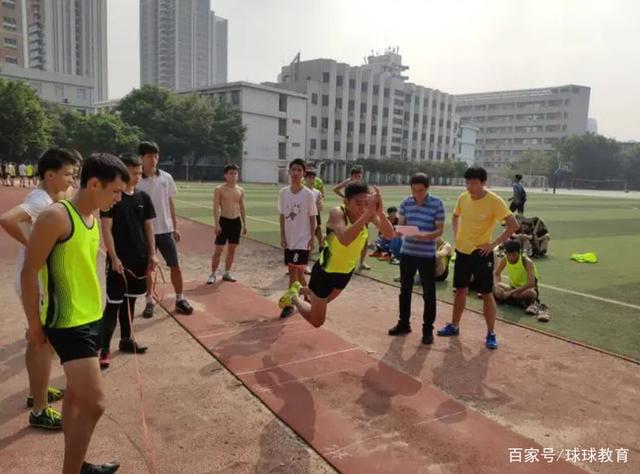 临近考试体育生跟腱断裂，深夜里失声痛哭，却被痛批影响同学休息插图9