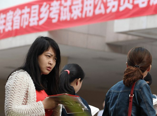 张雪峰坦言：这4种大学生适合考公，与家庭背景无关，关键是性格插图