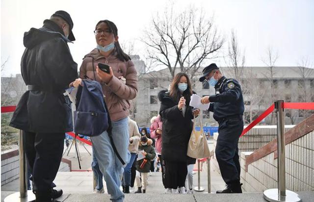 没毕业的大学生可以报考公务员吗？插图1