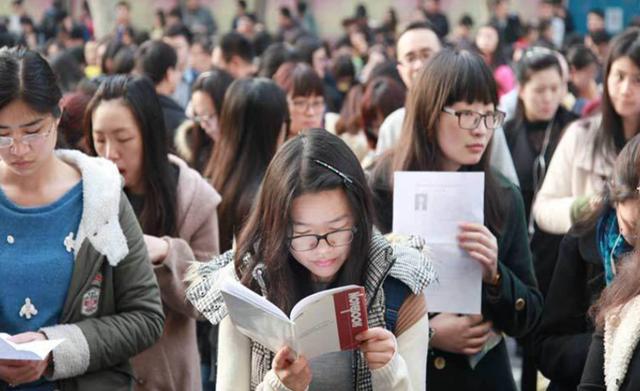 2024年公务员政策改革：年龄不再限制35岁，80后等到了最后的机会插图2